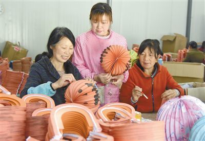 花海民宿 扮靓秦岭小镇